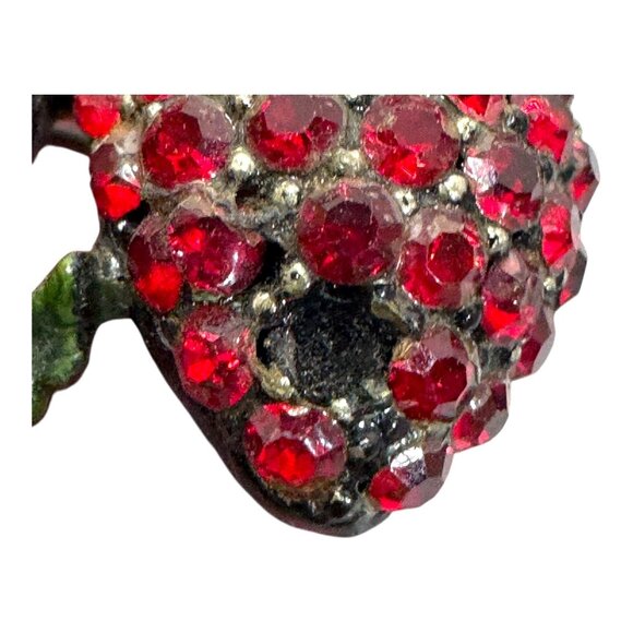 Vintage Signed Weiss Rhinestone Double Strawberry Fruit Cluster Crystals Brooch - Picture 3 of 9